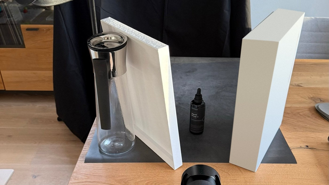 Fotosetup mit Kamera auf Stativ, Softbox und Primalean Algenöl Omega 3